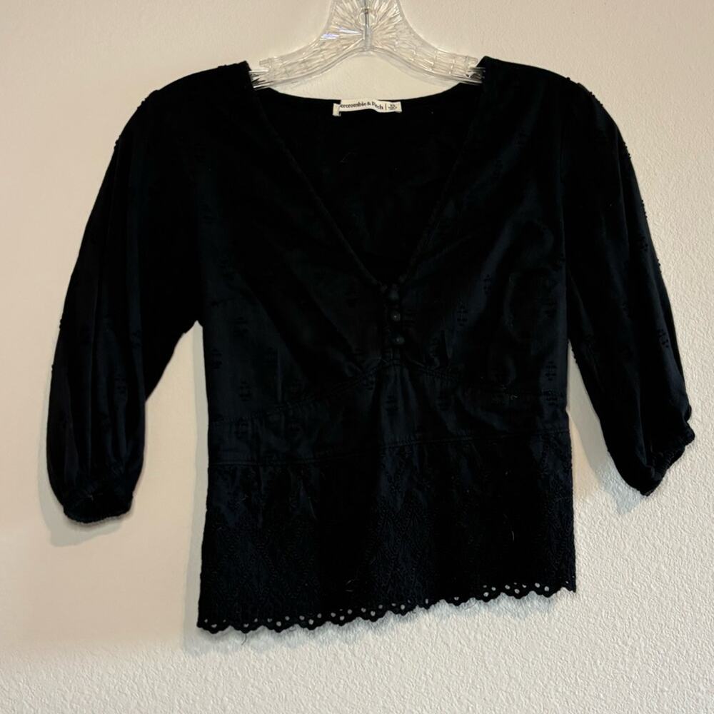 Abercrombie & Fitch Black Eyelet V Neck Blouse size XS